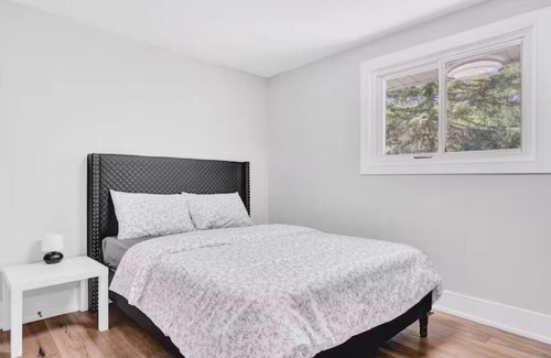 Caledon Cottage | Luxury 4 BR 3 BA Cottage Surrounded By Nature