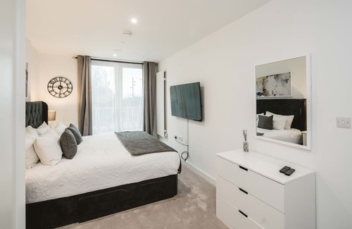 Docklands Apartment | Stunning 3-Bed Apartment in London