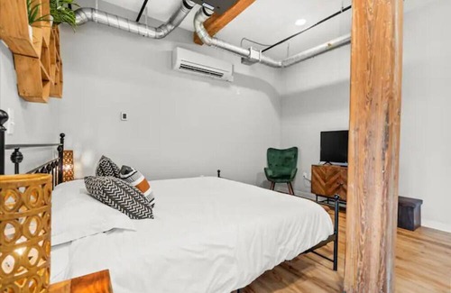 Manchester Apartment | [Pet Friendly] Regal Urban Loft - King Size Bed