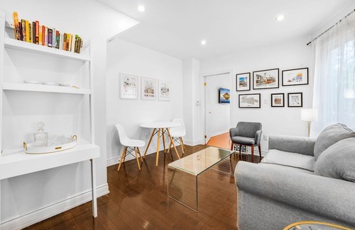Greenwood - Coxwell Apartment | Beautiful Modern Apartment by Danforth