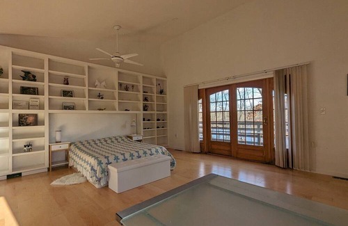 Sharon House | Serene Lakefront Pool Home Near Boston and Foxboro Gillette Stadium