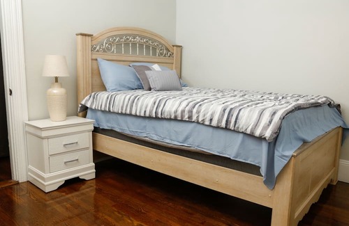Lynn Apartment | Cozy Luxurious Lynn Apartment, nearby historic Salem, MA, Boston, MA & more!