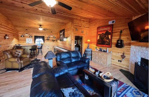 Bandera House | Texas Hill Country Cabin Escape On Medina River