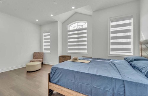 Oakville House | Beautiful 4 Bedroom in Oakville