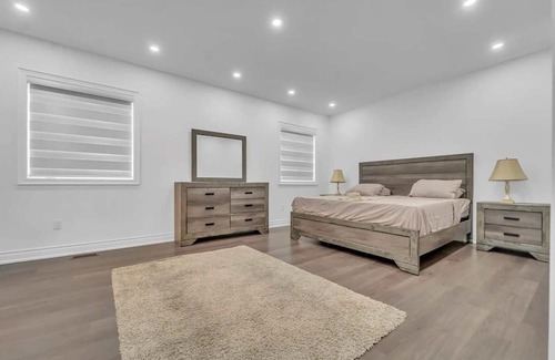Oakville House | Beautiful 4 Bedroom in Oakville