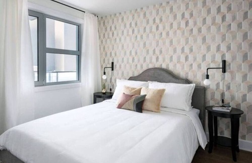Latin Quarter Apartment | Place-Des-Arts 1-Bedroom Condo