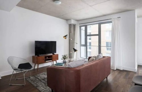 Latin Quarter Apartment | Place-Des-Arts 1-Bedroom Condo
