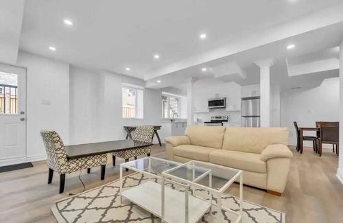 Oakville House | Bright 3 Bedroom in Oakville
