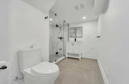 Oakville House | Bright 3 Bedroom in Oakville
