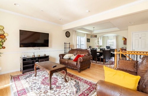 Fairmount Heights House | Luxurious & Cozy Room in Washington DC. Nice and quiet.