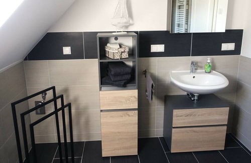 Gnies Apartment | Vrbo Property