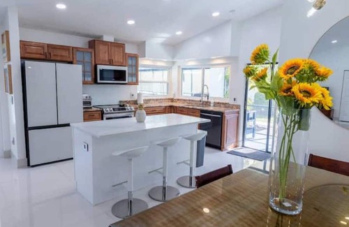 Carrollwood House | Upscale Tampa Bay Dream Home Pool / Putting Green