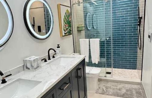 Carrollwood House | Upscale Tampa Bay Dream Home Pool / Putting Green