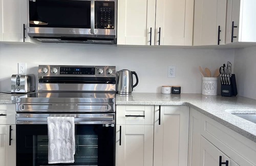 Manitoba Cabin | *Newly Built Cozy 4 Season 3bdr 4bed w Lakeviews*