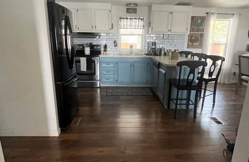 Twin Falls County House | Country home w/hot tub near Sawtooth Mtns & Snake River Canyon