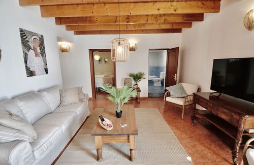 Lomo Quiebre Apartment | A tastefully designed apartment with a private balcony overlooking the harbour.