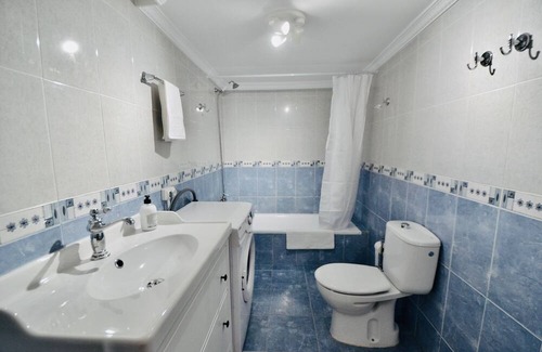 Lomo Quiebre Apartment | A tastefully designed apartment with a private balcony overlooking the harbour.