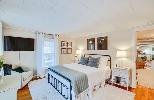 Franklin Springs Apartment | Chic New Hartford Apartment - Hike, Golf & Ski!