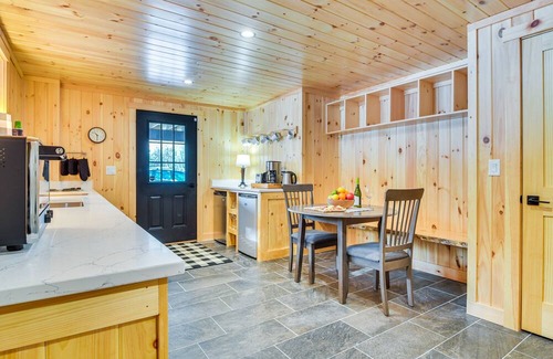 Sunday River Area Apartment | Bethel Apartment w/ Hot Tub: 10 Mi to Ski Resort!