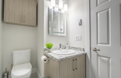 Mill Lake House | Cozy Lakeside 2 Bedroom Suite