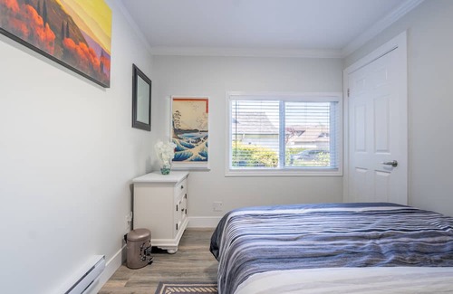 Mill Lake House | Cozy Lakeside 2 Bedroom Suite
