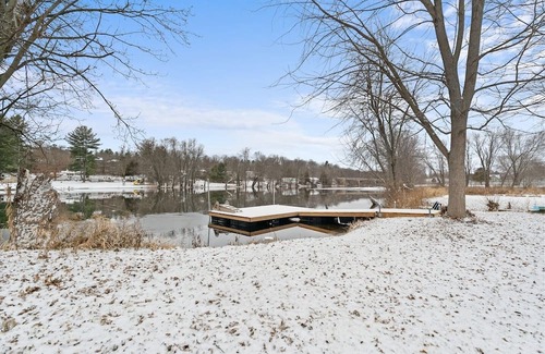 Marmora House | Affordable Lakeside Retreat for Groups
