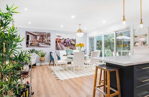 Etobicoke House | Super Lux Designer Co-Living, Hot Tub, Movie Theatre, Tesla Charger, Fireplaces