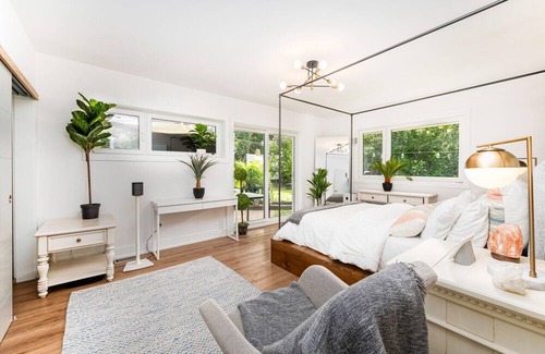 Etobicoke House | Super Lux Designer Co-Living, Hot Tub, Movie Theatre, Tesla Charger, Fireplaces
