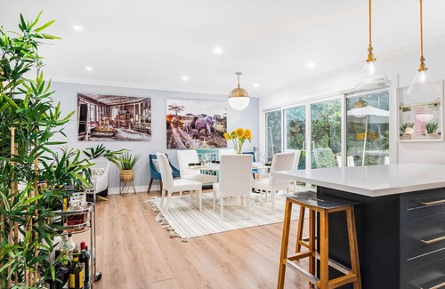 Etobicoke House | Super Lux Designer Co-Living, Hot Tub, Movie Theatre, Tesla Charger, Fireplaces