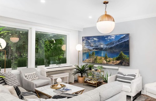 Etobicoke House | Super Lux Designer Co-Living, Hot Tub, Movie Theatre, Tesla Charger, Fireplaces