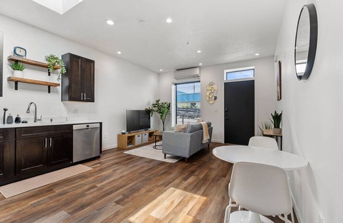 East Central Apartment | FREE Parking: Elegant 1BR Apt 4min to Gonzaga, Convention Center and Downtown