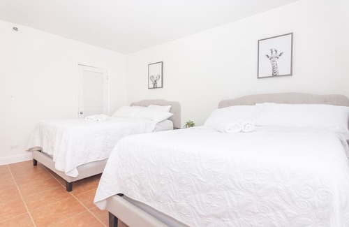South Beach Apartment | Sea Scenery / 1 BR & Balcony