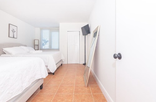 South Beach Apartment | Sea Scenery / 1 BR & Balcony