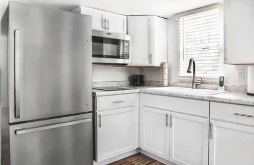 Yorkville Cottage | Deluxe Cottage - Loft - Deluxe Cottage - 1 Bedroom & Loft + Pullout