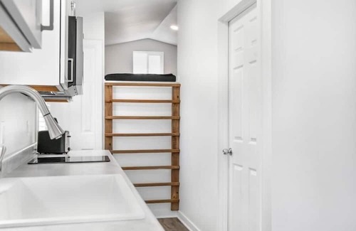 Yorkville Cottage | Deluxe Cottage - Loft - Deluxe Cottage - 1 Bedroom & Loft + Pullout