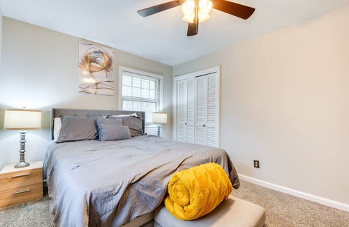 Austell House | Cozy Austell Home w/ Sunroom - 4 Mi to Six Flags!