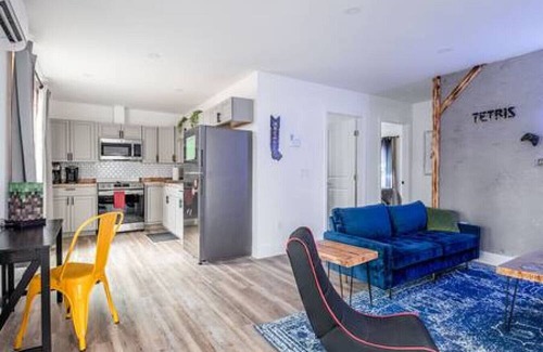 Bangor Apartment | Bangor Gaming Getaway: 2BR Apartment | Parking