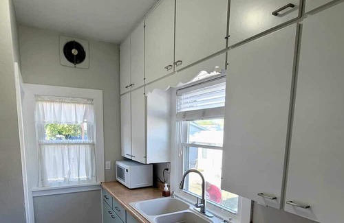 Cedar Rapids - Iowa City House | Cute Irish Cottage