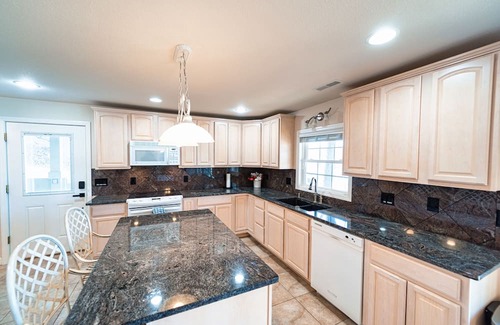 Lake Ozark House | Lake Escape – Spectacular 3 BDR in Prime Location w/Private Dock and Boat Slip!