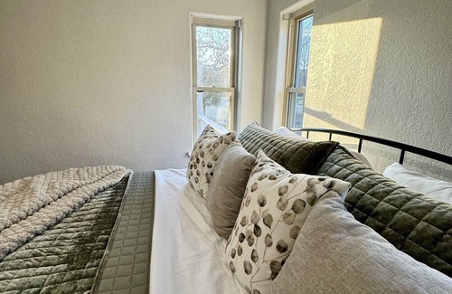 Hot Springs Village House | New Listing 18BellezaWy 2 King Beds Ponce De Leon Golf Home! Sunroom! Awaits U!
