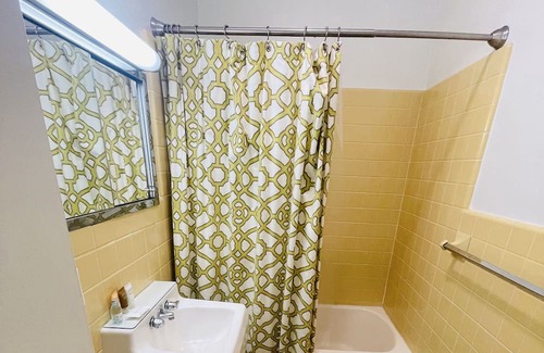 Clemmons Apartment | Tangelwood Room double - Non- Smoking- No Pet