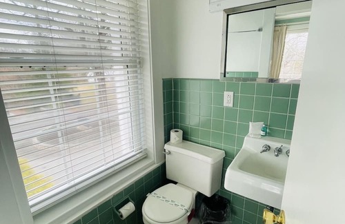 Clemmons Apartment | Arboretum Room queen - Non- Smoking- No Pet