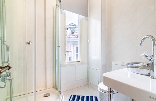 Rumeli Hisari Apartment | Mesmerizing Flat with Bosphorus View in Sariyer
