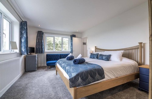 Pembroke Dock House | Martello View - 3 Bedroom Holiday Home - Llanreath