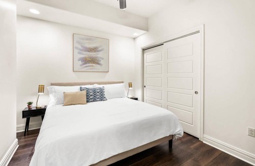 Waller Creek District Apartment | Austin | Modern 1BD/1BA Apartment