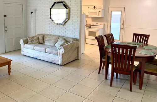 Alta Vista House | Retro Paradise! 4 br, 2 bathroom, Low Clean fees! Entire house! Fenced yard!