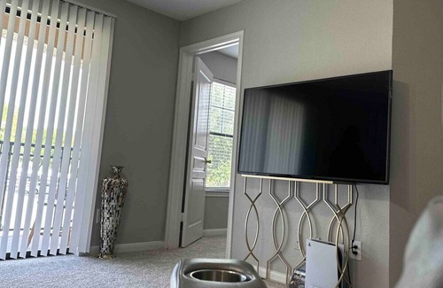 South Arlington Apartment | Cozy stay near Cowboy & Ranger Stadium, Six Flags, Hurricane Harbor, Texas LIVE
