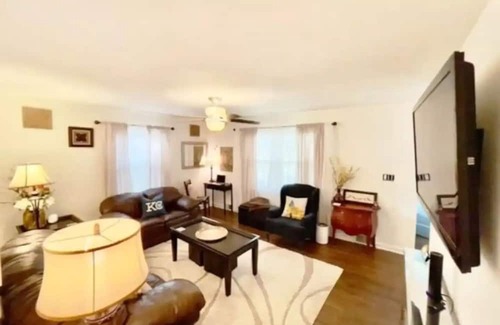 Rosedale House | Awesome Walkable Westwood area Quite Comfy Home!