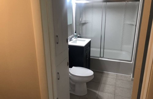 Chardon Apartment | “Sojourn On South” Comfortable and Quiet 2 Bedroom Apartment