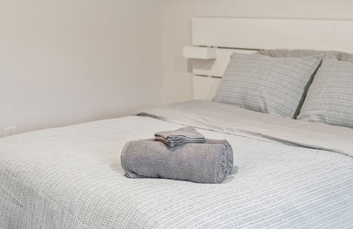 Sequoyah Apartment | Modern Luxury in Oakland Oasis: Spacious Modern
